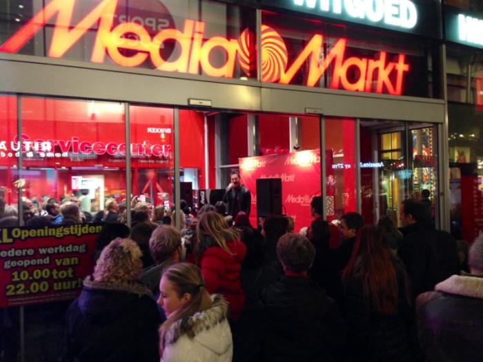 Stadion Vermelden Officier Jeroen van der Boom | Wat een geweldige instore in de @mediamarkt  Zoetermeer !!mensen stonden gewoon buiten hoe leuk is